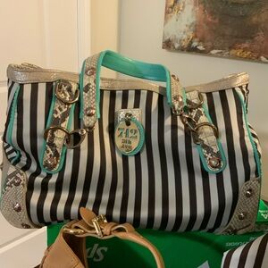 Henri Bendel purse